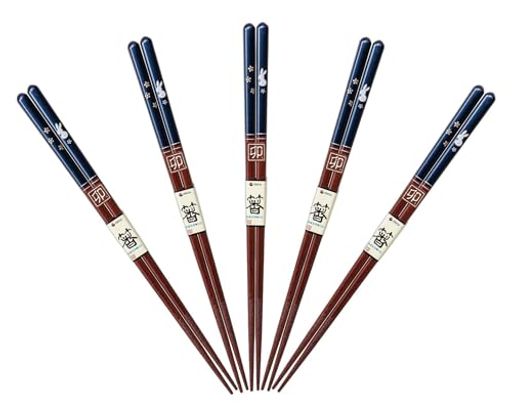 来客用・おもてなし用として備えておくと安心な、お箸のセットです。急な来客や家族が集まる場面でも、まとめて用意できて便利。家庭用の予備としても使いやすく、まとめ買いにおすすめです。 サイズ:約23cm 素材:木製 食洗機対応