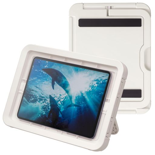 【おふろでもタブレット・スマホ(動画・音楽・通話)を楽しみたい!】「MAGCASE T(マグケース ティー)」を使えば、安心して動画や音楽、通話をお楽しみいただけます。●MAGCASE Tが高価なタブレットを水没から守ります。キッチンやアウトドアでの使用時、料理などで汚れた手でもタブレットを汚さずに操作ができます。●タブレットは自立しにくく、湯船の蓋や縁に安定して置くことができません。MAGCASE Tはマグネットとスタンド付きで、どこでもお好きな場所に設置して動画や音楽を楽しむことができます。【なぜ、ハードケースなの?】一般的なソフトケースはケースへの出し入れがしにくく、頻繁に出し入れすると破けてしまう場合も。MAGCASEは耐久性に優れたハードケースを採用、3点式バックルでタブレット・スマホの出し入れのしやすさにも一工夫しています。 【快適な視聴角度と自由な配置レイアウト】湯船の蓋に置いたり、からだを洗いながらカウンターに置いたりと様々な視聴角度で楽しめます。 スタンドは4段階に調節可能なので、おふろだけでなく、キッチンなど様々なシーンの視聴角度に対応します。