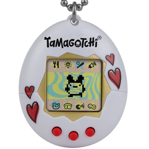 1997年に人気を博したOriginal Tamagotchi(オリジナルたまごっち)というデジタルペットが、オリジナルの第2世代のプログラミングで復活しました! ご飯をあげたり、ライトを点けたり消したり、一緒に遊んだり、薬をあげたり、トイレを使った後に水を流したり、健康状態を確認したりします。また、たまごっちが嬉しい時、ご飯をあげてすべての後片付けをし終えた時に困らせる場合はたまごっちをしつけることができます。 次に表示される数字が大きいか小さいかを推測する、数字ゲームもプレイできます。 レッドのハートが入ったホワイトシェルに、ブラックの「Tamagotchi」、ゴールドフレーム、レッドのボタン。第2世代のプログラミングやキャラクターたち、新しいロゴ入り。 たまごっちを卵から子供へ、子供から大人へと育てます。お世話の仕方によって、7種類の大人のうちのどれになるかが決まります。 どこへでも持って行ける、チェーン付きのたまごっち1点です。 電池(CR2032)が付属します。 対象年齢:8歳以上。