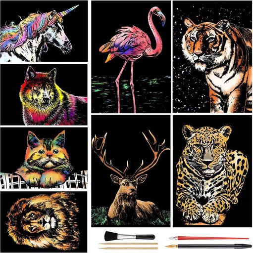 【セット内容】スクラッチペーパーx8枚、スクラッチペンx1本、竹ペンx2本、スクレーパーペンx1本、ブラシx1本これは大人と子供の両方への完璧な贈り物です。 【サイズ】スクラッチペーパーのサイズは29cmx21cmで、カバンに入れて持ち運ぶことができます。ちょうどいいサイズで子供にも便利です。全てを削り終わると作品完成です。線・面を削ることで心が落ち着き、自律神経のバランスが整って、ストレス解消、心も癒されます。 【使用簡単】黒いスクラッチ面を木のペンでけずると虹色の絵がかける新しい絵画体験。下から出てくる鮮やかな色がお子様の興味を引き、想像力をかきたててくれます。絵を描くことで微細な運動技能を発達させることも可能です。スクラッチペンを使い線に沿って削っていくと極彩色の絵が浮かび上がってきます。 【無害な品質の紙】無害で上質な紙なので、傷や破れがあっても健康に影響を与えず、お子様も安心して遊べます。これはヒーリング心やすらぐアートセラピー、大人の気分をリラックスさせることができます。