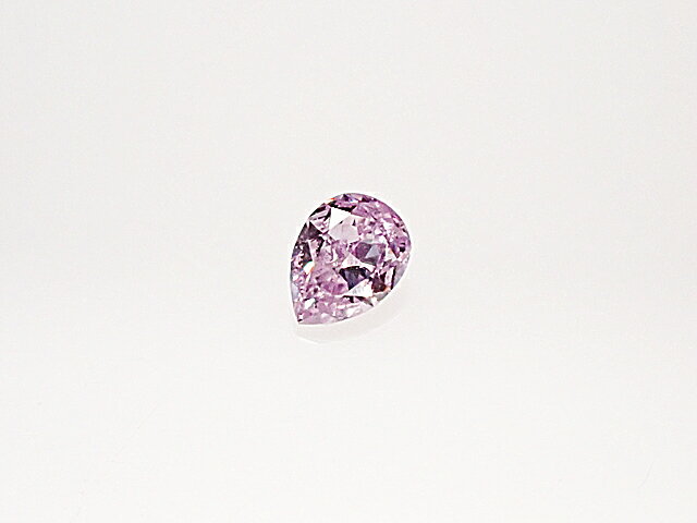 サイズ 2．33×1．71（×1．04）mm 重量 0．030ct カラー FANCY　LIGHT PURPLE　PINK クラリティ SI1 色起源 天然 鑑定機関 中央宝石研究所ソーティング付0．030ct FANCY　LIGHT　PURPLE　PINK SI1　ピンクダイヤモンド　ルース キラキラと煌めく、可憐な彩り！ パープルみと ピンクとのバランスも良く、 小さな小さなサイズながらも、 愛らしい存在感でアピールしています。 テーブルに、インクルージョン由来の面キズがありますが、 肉眼では全く目立たず、美観を損ねておりません。 ジュエリーの、ちょっと贅沢な サイドストーンなど、 ぜひ、お手元でお楽しみください！ 中央宝石研究所ソーティング付 別途 ￥3，850 にて、鑑定書作成承ります。