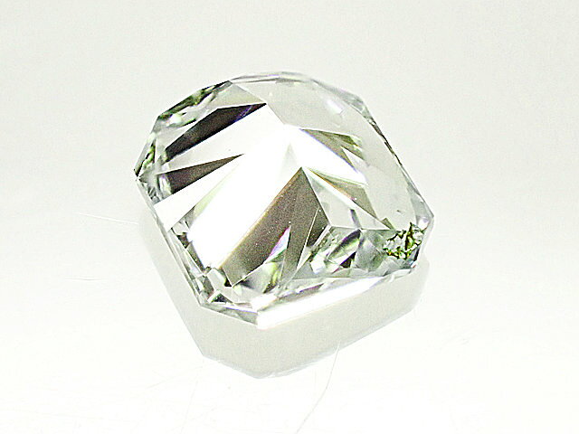 アインインターナショナルの0．40ct　FANCY　LIGHT　BLUISH　GREEN　GIA　グリーンダイヤモンド　ルース｜アングル2