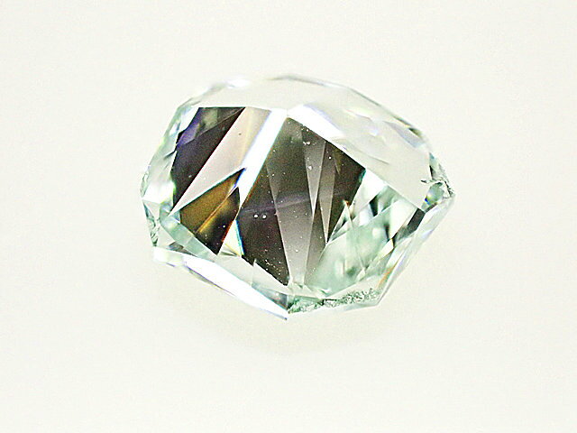 アインインターナショナルの0．41ct　FANCY　GREEN　GIA　グリーンダイヤモンド　ルース｜アングル2