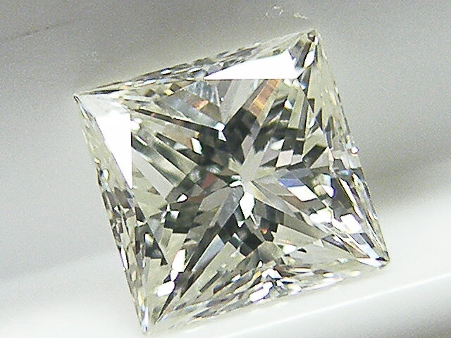 0．371ct　J，VVS2，プリンセスカット　ダイヤモンドルース