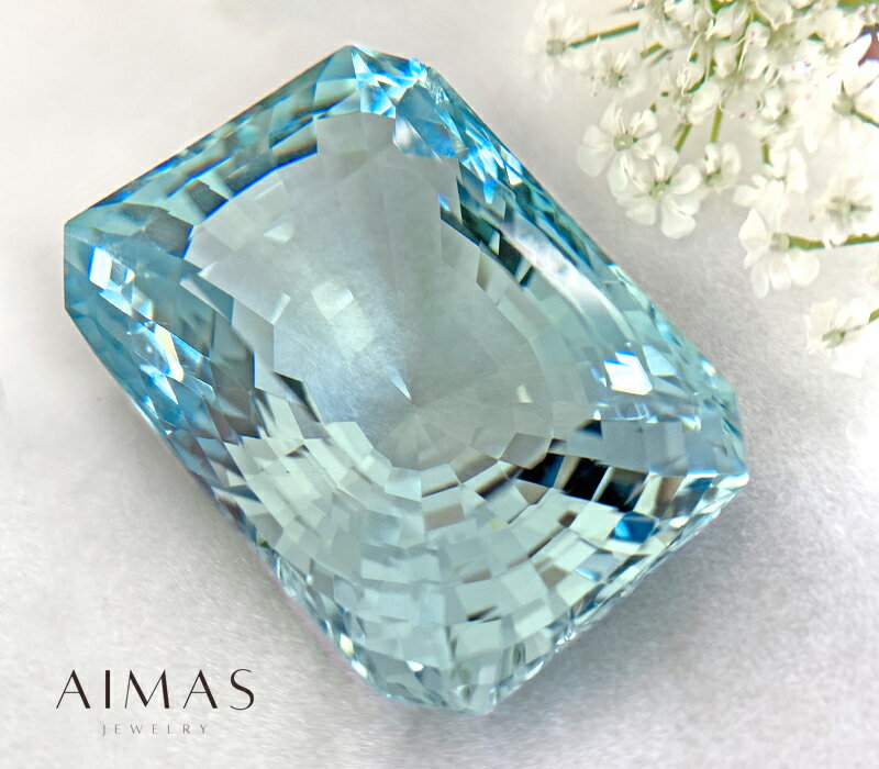 管理番号 047643/3YGY/RMZ.K 素材 【石】 アクアマリン：58.437ct サイズ 約 27.5×20.0×15.0mm 付属品 ソーティング 商品詳細 一目見た瞬間に心奪われるほどの鮮烈な存在感、そして類稀な美貌を備えた素晴らしい大粒アクアマリンルースのご紹介です。 物語に描かれる神秘の泉が結晶になったかのような、澄み切った静謐な輝き。 インクリュージョンのないクリーンなボディには、アクアマリンらしい清らかな水色がしっかりと乗っています。 光を受けるとキラキラと複雑なモザイク模様のネオンが湧き上がる、なんとも魅力的なピースでございます。 備考 お探し頂いてもまず巡り会えないであろう希少性ですから、お探しの方にはまず手に取って頂きたいアクアマリンルースです。 ビッグジュエルは、宝石愛好家の方を筆頭に、実業家や経営者など、成功者の皆様にも大変な人気がございます。 その価値や美貌、そして宝石が本来持つパワーが、人々を惹き付けるのかもしれませんね。 「幸福をもたらす宝石」として愛されてきたアクアマリンを、キリッとしたレクタングルカットに仕上げた逸品。 是非お迎えしてみてはいかがでしょうか？ 一生もののジュエリー、そして次の世代へ次の世代へ…永く受け継いでいただきたい、そんな逸品で御座います。 ルースの状態でも世界で一つのオーダージュエリーをお作りしても、一生の宝物になること間違いなしでございます。 ※他媒体でも販売中のため、ご用意できない場合がございます。ご了承ください。 商品程度表示 【N】新品 【NS】新品同様・新品仕上げ済 【S】ほとんど使用感の無い商品 【A】目立つ傷や汚れがなく、綺麗な商品 【AB】通常使用による使用感が見られる商品 【B】全体的に使用感が見られますが、普通に使用できる商品 【C】目立つ傷や汚れがあり、かなり使用感のある商品 【D】修理が必要な難有り商品 ※商品程度につきましては他店と一概に比較は出来ませんので、目安としてお考え下さい。