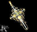<作家物>JUNKO クリソベリルキャッツアイ 1.43ct ペンダントトップ PT900/K18YG プラチナ イエローゴールド カボションカット クロス 十字架 アラベスク 唐草 ユニーク アート 個性的 猫目 ペントップ 1ctアップ 2月誕生石 Brandj【中古】【送料無料】RZB.T