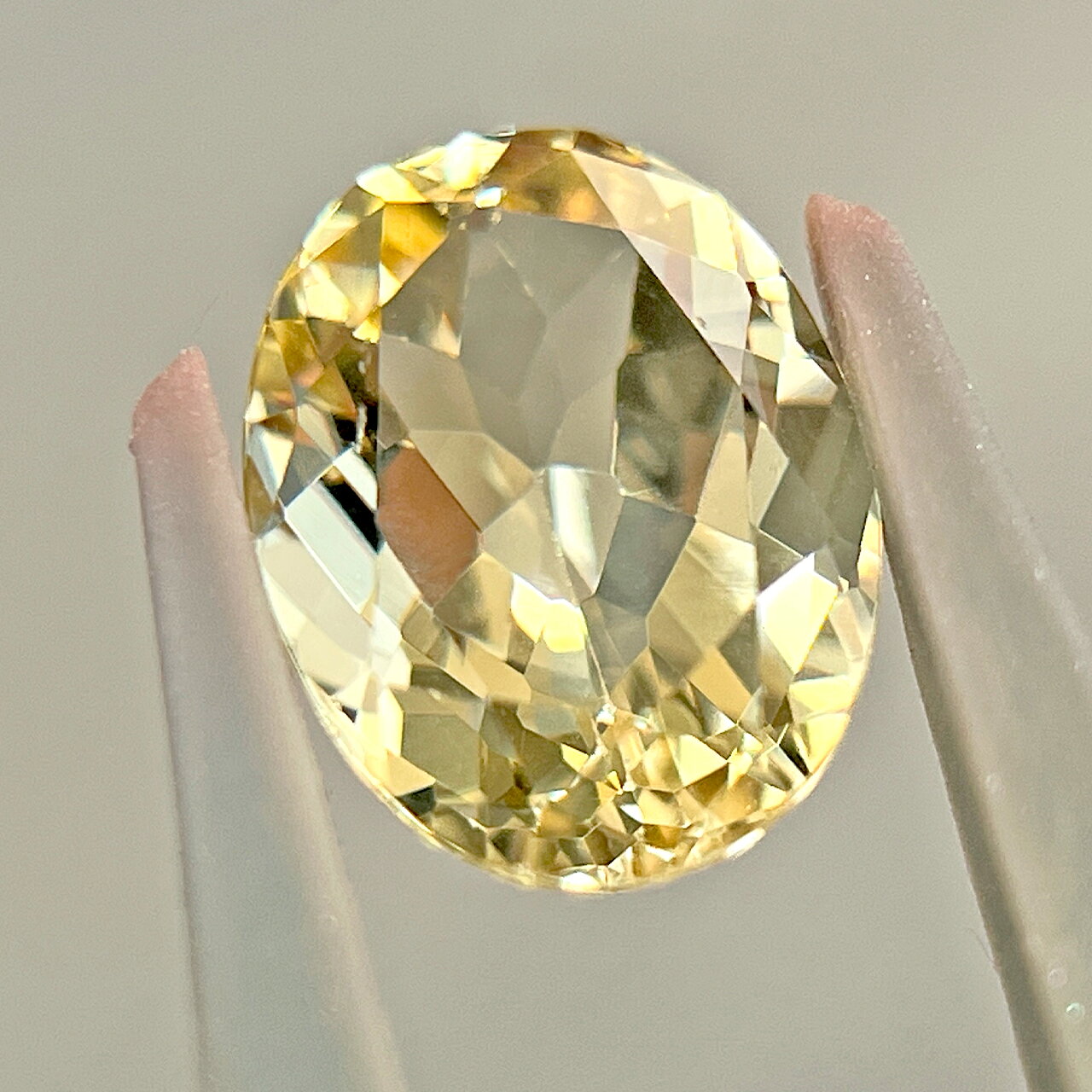 アイマスのイエロースキャポライト 2.46ct ルース ◆ オーバルカット スキャポライトルース 2ctアップ 裸石 【ルース】【送料無料】RRM.E/BS 【製品へのオーダー加工承ります】｜アングル2