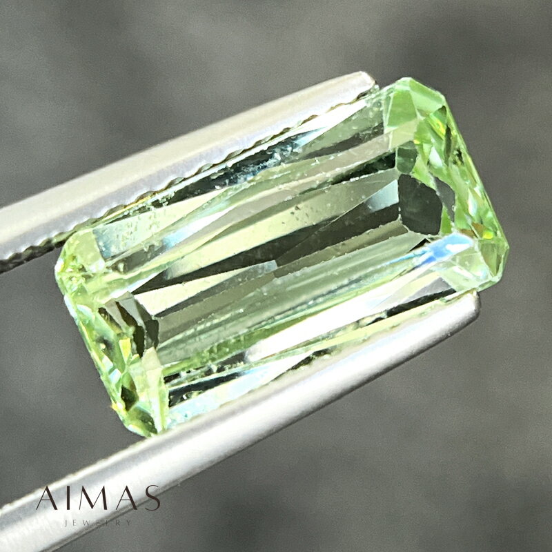 【セール】ミントガーネット 2.653ct ルース ◆ レクタングル 長方形 四角 オクタゴン ミントガーネット..