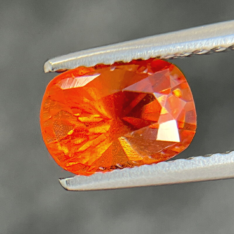 トリプライト 1.49ct ルース ◆ クッションカット オーバル ビビッドオレンジ トリ...