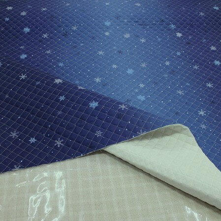 【キルティング生地】キルティング 雪結晶 グラデーション 薄い青 青 紺色 Q－327 大人柄 レッスンバック ズック袋 お布団入れ トートバック キルト 生地 キルト生地 敷物 カバン かわいい キルティング生地 ファブリック 10cm単位