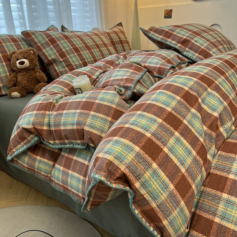 カラー ブラウン、ピンク、ベージュ、ブルー、赤、グレー 素材 コットン100% サイズ フラットシーツタイプ： 1.2mサイズ用（3点セット） 1点掛け布団カバー：150*200cm 1点フラットシーツ：180*230cm 1点枕カバー：48*74cm 1.5m/1.8mサイズ用（4点セット） 1点掛け布団カバー：200*230cm 1点フラットシーツ：245*250cm 2点枕カバー：48*74cm 2.0mサイズ用（4点セット） 1点掛け布団カバー：220*240cm 1点フラットシーツ：245*270cm 2点枕カバー：48*74cm ボックスシーツタイプ： 1.5mサイズ用（4点セット） 1点掛け布団カバー：200*230cm 1点ボックスシーツ：150*200cm 2点枕カバー：48*74cm 1.8mサイズ用（4点セット） 1点掛け布団カバー：200*230cm 1点ボックスシーツ：180*200cm 2点枕カバー：48*74cm 注意事項 △写真は実物と同じように撮影されます。 撮影中の光とモニターの解像度が異なるため、多少の色の違いは品質上の問題ではございませんので、ご了承頂けない方は慎重にご検討下さい。 △表記しているサイズは平置きで採寸ですので、若干の誤差が生じる場合がございます。予めご了承下さいませ。 △生地の特性上、やや匂いが強く感じられるものもございます。 数日のご使用や陰干しなどで気になる匂いはほとんど感じられなくなります。 △糸のほつれなどについては(お客様自身でカットしていただける、 着用に問題の無い範囲のもの)返品・交換の対象外とさせて頂きますのでご了承下さいませ。 △機械による生産の為、生地の継ぎ目の若干のズレやほつれなど、形やサイズに多少の誤差が生じる場合がございます。 △また、混紡繊維によって生地の織りに他繊維が混紡している場合もございますが品質上の問題はございません。カラー ブラウン、ピンク、ベージュ、ブルー、赤、グレー 素材 コットン100% サイズ フラットシーツタイプ： 1.2mサイズ用（3点セット） 1点掛け布団カバー：150*200cm 1点フラットシーツ：180*230cm 1点枕カバー：48*74cm 1.5m/1.8mサイズ用（4点セット） 1点掛け布団カバー：200*230cm 1点フラットシーツ：245*250cm 2点枕カバー：48*74cm 2.0mサイズ用（4点セット） 1点掛け布団カバー：220*240cm 1点フラットシーツ：245*270cm 2点枕カバー：48*74cm ボックスシーツタイプ： 1.5mサイズ用（4点セット） 1点掛け布団カバー：200*230cm 1点ボックスシーツ：150*200cm 2点枕カバー：48*74cm 1.8mサイズ用（4点セット） 1点掛け布団カバー：200*230cm 1点ボックスシーツ：180*200cm 2点枕カバー：48*74cm 注意事項 △写真は実物と同じように撮影されます。 撮影中の光とモニターの解像度が異なるため、多少の色の違いは品質上の問題ではございませんので、ご了承頂けない方は慎重にご検討下さい。 △表記しているサイズは平置きで採寸ですので、若干の誤差が生じる場合がございます。予めご了承下さいませ。 △生地の特性上、やや匂いが強く感じられるものもございます。 数日のご使用や陰干しなどで気になる匂いはほとんど感じられなくなります。 △糸のほつれなどについては(お客様自身でカットしていただける、 着用に問題の無い範囲のもの)返品・交換の対象外とさせて頂きますのでご了承下さいませ。 △機械による生産の為、生地の継ぎ目の若干のズレやほつれなど、形やサイズに多少の誤差が生じる場合がございます。 △また、混紡繊維によって生地の織りに他繊維が混紡している場合もございますが品質上の問題はございません。