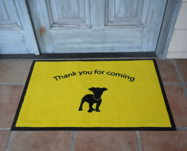 玄関マット WELCOME MAT 60×90cm DOG YE(イエロー)【高耐久性(10年以上) 屋外 室内 屋内 洗える 薄型 ウェルカムマット 業務用玄関マット デザインマット 業務用デザインマット 店舗用マット 犬 ドッグ】