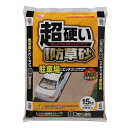 【商品仕様】 容量 : 15L 材質：セメント、砂 硬化時間 （約）: 3日〜1週間 使用目安（約）: 1m2当たり5cm厚で5袋 JANコード：4905009909278 ※ご注文に際しての注意事項はこちらからご確認ください。アイリスオーヤマ 超硬い 固まる防草砂 15L 駐車場にも使える！ 水をかけるだけで固まる防草砂 【Point】 ★雑草対策に 水をかけるだけで固まり、雑草の発生を抑制。 面倒な草むしりが不要に。 ★施工が楽々 水をかけるだけなので施工が楽にできる。 ★駐車場にも 非常に硬い為、駐車場での使用に最適です。 ★水はけが良い 水はけが良いので、水たまりも出来にくくなっています。 容量 : 15L 使用目安（約） : 1m2当たり5cm厚で5袋 【使用方法】 1.除草・整生 5cmの厚さに本品を敷くので、施工部分を予め5cm程度掘り下げます。 施工する地面の除草・除根の後、表面を踏み固めて強固にする。 ※元々地面が柔らかい場合は施工面の転圧を十分に行い強固にし、平らにします。 転圧が十分でないと、施工後に割れ、ヒビが発生する場合があります。 2.約5cmの厚さで敷設 施工部分に、約5cmの厚さで砂をまく。 散水時に均一に水が行き渡るよう、平らにならす。 ※表面を木コテで軽くたたき込んでしっかり転圧する。 ※凸凹や傾きがあると、水が均等に染み込みません。 3.均一に散水 目の細かいジョーロやシャワーガン （ノズル切替ができるものはキリまたはシャワー）で 2回に分けて均一に丁寧に散水する。 1回目は霧状で表面が濡れる程度（色が変わる程度）に散水。 2回目は1時間くらい時間を置いてから、まんべんなく十分に散水。 散水量の目安：まいた砂と同量以上。 ※散水量が少なすぎると、ひび割れなどの原因となります。 ※ホースやバケツなどによる勢いのある散水は 表面に凸凹ができたり、うまく硬化しない場合があります。 4.約1週間かけて硬化 気温、温度条件にもよりますが、 十分な強度を得るために少なくとも3日間は車両を乗り入れないでください。 ※養生中は表面に触れずに乾燥させる。 ☆☆固まる防草砂 10Lはこちら☆☆