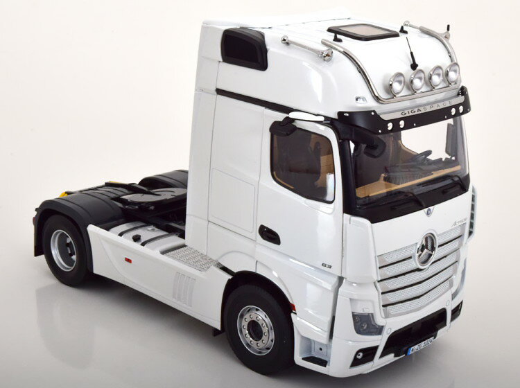 NZG 1/18 ZfX ANgX MKXy[X 4x2  Ɩt zCgNZG 1:18 Mercedes Actros Gigaspace 4x2 towing vehicle with illumination white