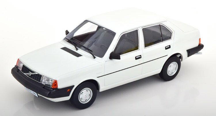 gv9 1/18 {{ 340 1987 zCgTriple 9 1:18 Volvo 340 1987 white