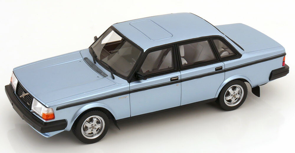 DNA Collectibles 1/18 {{ 244 ^[{ Cgu[^bN DNA Collectibles 1:18 VOLVO 244 Turbo lightblue-metallic