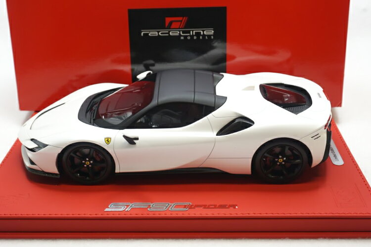 BBR 1/18 フェラーリ SF90 スパイダー ホワイトマット クローズ ブラックルーフ レッドデラックス レザーベース 10台限定BBR 1:18 Ferrari SF90 spider closed roof in color Fuji white MATT with matt black roof set on red deluxe leather base limited 10 pieces