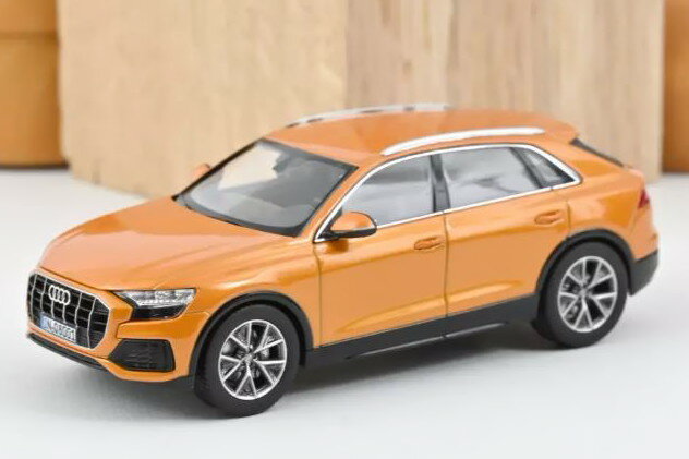 mu 1/43 AEfB Q8 2017 IWNOREV 1:43 Audi Q8 2017 Orange