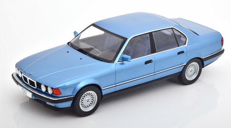 MCG 1/18 BMW 750i E32 Cgu[^bNMCG 1:18 BMW 750i E32 lightblue-metallic