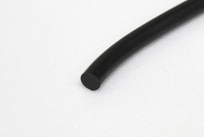 【楽天市場】フッ素ゴム丸紐【黒】5mm×2m(φ5×2m)さまざまな用途に使えるひも状のゴムです。耐熱性、耐薬品性、耐溶剤性、耐油性に優れた