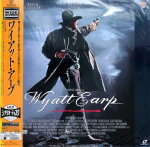 ケビン・コスナー主演　レーザーディスク 【 ワイアット・アープ（Wyatt Earp）】 【WIDE SCREEN】 この映画の劇場上映サイズはスコープサイズ（標準1×2.35）で、このディスクもほぼ同様のサイズで収録されています。 LD-G シナリオ・ディスク （LD-G対応プレーヤー、またはLD-Gデコーダーにより、グラフィックス情報がお楽しみいただけます。） [代引き不可] ★ご注文確定後のキャンセル・返品は不可です。 1994/12/21発売 ○ワイアット・アープ。 あまりにも有名なOK牧場の決闘をはじめ、その伝説は枚挙にいとまがない。熱い嵐の時代に常に男らしく生き続けた彼はごく普通の男として生まれ、幾度もの挫折を経験しながらも愛する者の為に戦うことでヒーローとなっていったのだ。そしてワイアットの波乱に満ちた生涯は時代のヒーローの心を動かした。 ケビン・コスナー。 強く優しくあれというアメリカ人の美徳の象徴といえる男。ワイアット・アープを演じるのは彼をおいてほかにない。誰もがもっているはずの勇気と誠実さを強く持ち続けるケビン・コスナーこそ今の時代に伝説を創りつつあるヒーローなのである。 監督：ローレンス・カスダン 出演：ケビン・コスナー/デニス・クエイド/ジーン・ハックマン/ジェフ・フェイイ/マーク・ハーモン/マイケル・マドセン 他 1994年度作品　日本語字幕（字幕翻訳：戸田奈津子） ★新品のお品物ですが、店頭陳列品の為、ビニールに汚れなどがございます。ご注文の際はご理解の上予めご了承下さいませ。 ★廃盤商品の為、今後入手困難！この機会をお見逃しなく！ ■LD-Gについて LD-G（LASERDISC GRAPHICS）とは、従来のレーザーディスクの映像および音声に加え、グラフィックス情報（文字や絵など）を記録したものです。LD-G対応のLDプレーヤー、またはLD-Gデコーダーを使用することにより、グラフィックス情報（文字や絵など）をモニターテレビ上に映し出すことができます。 ■本編終了後、約7分間のメイキングとインタビューのスペシャル映像を収録 ■仕様 ・LD（2枚） ■収録内容 [レーザーディスク] CLV/4面/191min./STEREO/カラー/NTSC ※収録予定内容の為、発売の際に収録順・ 内容等変更になる場合がございますので、予めご了承下さいませ。 「レーザーディスク」の他の商品は こちらへ 「超レア！」の他の商品は こちらへ 【ご注文前にご確認下さい！！】（日本国内） ★配送方法とお届け日数と送料につきましては、お荷物の大きさ、お届け先の地域に よって異なる場合がございますので、ご理解の上、予めご了承ください。　