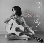 高岡早紀　CD 【SINGS-Daydream Bossa-】 通常盤 送料無料（日本国内） 2017/8/23発売 ○1988年4月にデビューした高岡早紀の30周年イヤーの幕開けを飾る、約3年ぶりのアルバム ! 幼少期から親交のある世界的なジャズ・ピアニスト＝山下洋輔とのデュオを中心に、“寝る前に静かに聴きたいアルバム”をコンセプトに、邦洋のスタンダードを厳選したジャジーなラブ・ソング集として制作。自身のルーツ（＝両親がジャズ喫茶を経営していた）であるジャズに初めて正面から取り組んだ前作を経て、今作では、太陽が降り注ぐ季節をイメージした“ボサノヴァ”に挑戦。 ■通常盤 ■仕様 ・CDのみ ■収録内容 [CD] 01.やさしいメロディ 〜ケ・セラ・セラ〜 02.白い波 03.シャム猫を抱いて 04.永遠のダンサ 05.イパネマの娘 06.みずいろの雨 07.こころのままに 08.真夜中のサブリナ 09.ラブ・スコール 10.I see your face ※収録予定内容の為、発売の際に収録順・内容等変更になる場合がございますので、予めご了承下さいませ。 ■生産限定盤は　こちら 「高岡早紀」さんの他の商品はこちらへ 【ご注文前にご確認下さい！！】(日本国内) ★ただ今のご注文の出荷日は、発売日翌日（8/24）です。 ★配送方法は、誠に勝手ながら「DM便」または「郵便」を利用させていただきます。その他の配送方法をご希望の場合は、有料となる場合がございますので、あらかじめご理解の上ご了承くださいませ。 ★お待たせして申し訳ございませんが、輸送事情により、お品物の到着まで発送から2〜4日ほどかかりますので、ご理解の上、予めご了承下さいませ。 ★お急ぎの方は、配送方法で速達便をお選び下さい。速達便をご希望の場合は、前払いのお支払方法でお願い致します。（速達料金が加算となります。）なお、支払方法に代金引換をご希望の場合は、速達便をお選びいただいても通常便に変更しお送りします（到着日数があまり変わらないため）。予めご了承ください。　