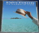 Mighty Diamonds 　CD 【モーメント・オブ・トゥルース 】 1993/2/25 発売 ○その甘いヴォーカルとハーモニーはパラダイス！ ★新品のお品物ですが、店頭陳列品の為、ビニールに汚れなどがございます。ご注文の際はご理解の上予めご了承下さいませ。 また、販売定価と、CDジャケットの表示価格が、異なっておりますが、 ご了承下さい。（発売時、消費税率3％だった為） ★廃盤商品の為、今後入手困難！この機会をお見逃しなく！ ○1993年02月25日 発売 【ご注意】★お待たせして申し訳ございませんが、輸送事情により、お品物の到着まで発送から2〜4日ほどかかりますので、ご理解の上、予めご了承下さいませ。★お急ぎの方は、メール便速達（送料+100円），郵便速達（送料+270円）、もしくは宅配便（送料600円）にてお送り致しますので、備考欄にて、その旨お申し付けくださいませ。 収録曲 CD 1.ナチュラル・シング 2.アブセント・フロム・ザ・ハート 3.ノー・ペイ・ディ・ラヴ 4.ク・デ 5.カム・トゥモロー 6.デム・アンダー・ファイアー 7.ブック・ウォーム 8.ロスト・ウィズアウト・ユア・マジック 9.アイ・ワナ・ダンス・ウィズ・ユー 10.ホワット・ア・クレイジー・ライフ 「超レア！ 」の他のCD・DVDは 【こちら】へ ■配送方法は、誠に勝手ながら「クロネコメール便」または「郵便」を利用させていただきます。その他の配送方法をご希望の場合は、有料となる場合がご ざいますので、あらかじめご理解の上ご了承くださいませ。 ■お待たせして申し訳ございませんが、輸送事情により、お品物の到着まで発送から2〜4日ほどかかりますので、ご理解の上、予めご了承下さいませ。お急ぎの方は、メール便（速達＝速達料金100円加算），郵便（冊子速達＝速達料金270円加算）にてお送り致しますので、配送方法で速達をお選びくださいませ。 ■ギフト用にラッピング致します（無料） ■【買物かごへ入れる】ボタンをクリックするとご注文できます。 JAN: 4988011335730 楽天国際配送対象商品（海外配送) 詳細はこちらです。 Rakuten International Shipping Item Details click here