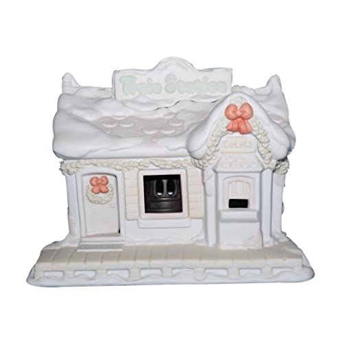 【中古】【未使用・未開封品】Precious Moments 「Sugartown Lighted Train Station」