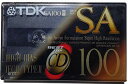 【中古】【未使用・未開封品】TDK SA-100 IEC II/TYPE II ハイバイアス【メーカー名】【メーカー型番】【ブランド名】TDK VHS, カテゴリー別 【商品説明】TDK SA-100 IEC II/TYPE II ハイバイアス【注意】こちらは輸入品となります。当店では初期不良に限り、商品到着から7日間は返品を 受付けております。こちらは当店海外ショップで一般の方から買取した未使用・未開封品です。買取した為、中古扱いとしております。他モールとの併売品の為、完売の際はご連絡致しますのでご了承ください。ご注文からお届けまで1、ご注文⇒ご注文は24時間受け付けております。2、注文確認⇒ご注文後、当店から注文確認メールを送信します。3、当店海外倉庫から当店日本倉庫を経由しお届けしますので10〜30営業日程度でのお届けとなります。4、入金確認⇒前払い決済をご選択の場合、ご入金確認後、配送手配を致します。5、出荷⇒配送準備が整い次第、出荷致します。配送業者、追跡番号等の詳細をメール送信致します。6、到着⇒出荷後、1〜3日後に商品が到着します。　※離島、北海道、九州、沖縄は遅れる場合がございます。予めご了承下さい。お電話でのお問合せは少人数で運営の為受け付けておりませんので、メールにてお問合せお願い致します。営業時間　月〜金　10:00〜17:00お客様都合によるご注文後のキャンセル・返品はお受けしておりませんのでご了承下さい。