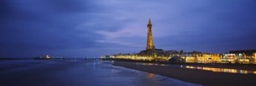 š̤ۡѡ̤ʡPanoramic Images ? Buildings lit up at dusk, Blackpool Tower, Blackpool, Lancashire, England ե󥢡ȡץ (91.44 x 30.48 c