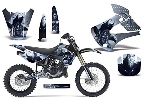 【中古】【未使用・未開封品】CreatorX グラフィックスキット デカール ステッカー カワサキ KX85 KX100 2001-2013 グラフィックスペル シルバー【メーカー名】【メーカー型番】【ブランド名】CreatorX バイク用ステッカー・デカール 【商品説明】CreatorX グラフィックスキット デカール ステッカー カワサキ KX85 KX100 2001-2013 グラフィックスペル シルバー【注意】こちらは輸入品となります。当店では初期不良に限り、商品到着から7日間は返品を 受付けております。こちらは当店海外ショップで一般の方から買取した未使用・未開封品です。買取した為、中古扱いとしております。他モールとの併売品の為、完売の際はご連絡致しますのでご了承ください。ご注文からお届けまで1、ご注文⇒ご注文は24時間受け付けております。2、注文確認⇒ご注文後、当店から注文確認メールを送信します。3、当店海外倉庫から当店日本倉庫を経由しお届けしますので10〜30営業日程度でのお届けとなります。4、入金確認⇒前払い決済をご選択の場合、ご入金確認後、配送手配を致します。5、出荷⇒配送準備が整い次第、出荷致します。配送業者、追跡番号等の詳細をメール送信致します。6、到着⇒出荷後、1〜3日後に商品が到着します。　※離島、北海道、九州、沖縄は遅れる場合がございます。予めご了承下さい。お電話でのお問合せは少人数で運営の為受け付けておりませんので、メールにてお問合せお願い致します。営業時間　月〜金　10:00〜17:00お客様都合によるご注文後のキャンセル・返品はお受けしておりませんのでご了承下さい。