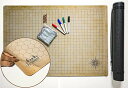 【中古】【未使用 未開封品】RPG Battle Grid Mat - 60cm x 90cm Double Sided Neoprene Mat Plus Dry Erase PVC Film - Table Top Role Playing Map - DnD Role Play - Dung