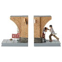 【中古】【未使用・未開封品】Enesco The Wizarding World of Harry Potter プラットフォーム 9 3/4 装飾ブックエンド 7.01インチ