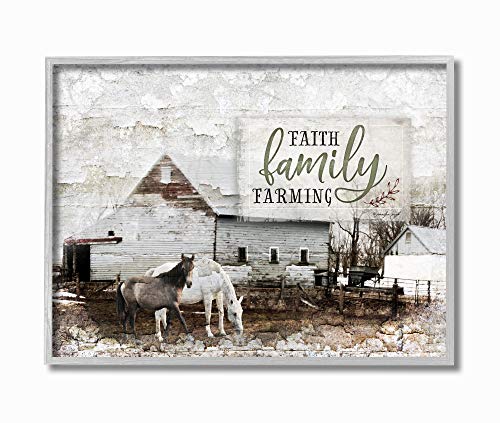 楽天AJIMURA-SHOP【中古】【未使用・未開封品】Stupell Industries Faith Family Farming アンティーク調馬と納屋写真 グレーフレームウォールアート 16 x 20 マルチカラー