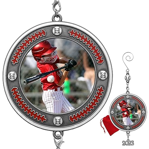 【中古】【未使用・未開封品】BANBERRY DESIGNS 野球写真フレーム ? クリスマスオーナメント 2020年記念品 ? 高校スポーツチームフォトホルダーオーナメント リトルリーグ【メーカー名】【メーカー型番】【ブランド名】Awlstar クリスマス雑貨 【商品説明】BANBERRY DESIGNS 野球写真フレーム ? クリスマスオーナメント 2020年記念品 ? 高校スポーツチームフォトホルダーオーナメント リトルリーグ【注意】こちらは輸入品となります。当店では初期不良に限り、商品到着から7日間は返品を 受付けております。こちらは当店海外ショップで一般の方から買取した未使用・未開封品です。買取した為、中古扱いとしております。他モールとの併売品の為、完売の際はご連絡致しますのでご了承ください。ご注文からお届けまで1、ご注文⇒ご注文は24時間受け付けております。2、注文確認⇒ご注文後、当店から注文確認メールを送信します。3、当店海外倉庫から当店日本倉庫を経由しお届けしますので10〜30営業日程度でのお届けとなります。4、入金確認⇒前払い決済をご選択の場合、ご入金確認後、配送手配を致します。5、出荷⇒配送準備が整い次第、出荷致します。配送業者、追跡番号等の詳細をメール送信致します。6、到着⇒出荷後、1〜3日後に商品が到着します。　※離島、北海道、九州、沖縄は遅れる場合がございます。予めご了承下さい。お電話でのお問合せは少人数で運営の為受け付けておりませんので、メールにてお問合せお願い致します。営業時間　月〜金　10:00〜17:00お客様都合によるご注文後のキャンセル・返品はお受けしておりませんのでご了承下さい。