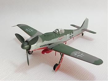 【中古】1/72 完成品 37261 ドイツ空軍 フォッケウルフ Fw-190D-9 本土防空 1945年【メーカー名】【メーカー型番】【ブランド名】EASY MODEL 飛行機・ヘリコプター 【商品説明】1/72 完成品 37261 ドイツ空軍 フォッケウルフ Fw-190D-9 本土防空 1945年当店では初期不良に限り、商品到着から7日間は返品を 受付けております。お問い合わせ・メールにて不具合詳細をご連絡ください。他モールとの併売品の為、完売の際はキャンセルご連絡させて頂きます。中古品の商品タイトルに「限定」「初回」「保証」「DLコード」などの表記がありましても、特典・付属品・帯・保証等は付いておりません。電子辞書、コンパクトオーディオプレーヤー等のイヤホンは写真にありましても衛生上、基本お付けしておりません。※未使用品は除く品名に【import】【輸入】【北米】【海外】等の国内商品でないと把握できる表記商品について国内のDVDプレイヤー、ゲーム機で稼働しない場合がございます。予めご了承の上、購入ください。掲載と付属品が異なる場合は確認のご連絡をさせて頂きます。ご注文からお届けまで1、ご注文⇒ご注文は24時間受け付けております。2、注文確認⇒ご注文後、当店から注文確認メールを送信します。3、お届けまで3〜10営業日程度とお考えください。4、入金確認⇒前払い決済をご選択の場合、ご入金確認後、配送手配を致します。5、出荷⇒配送準備が整い次第、出荷致します。配送業者、追跡番号等の詳細をメール送信致します。6、到着⇒出荷後、1〜3日後に商品が到着します。　※離島、北海道、九州、沖縄は遅れる場合がございます。予めご了承下さい。お電話でのお問合せは少人数で運営の為受け付けておりませんので、お問い合わせ・メールにてお願い致します。営業時間　月〜金　11:00〜17:00★お客様都合によるご注文後のキャンセル・返品はお受けしておりませんのでご了承ください。0