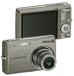 Coolpix s700 12.1 MPデジタルカメラwith 3 x光学ズームwith振動Reduction (シルバー)