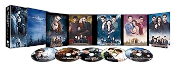 【中古】トワイライト・サーガ COMPLETE Blu-ray BOX【メーカー名】【メーカー型番】【ブランド名】クリステン・スチュワート: Actor; ロバート・パティンソン: Actor; テイラー・ロートナー: Actor; マッケンジー・フォイ: Actor; マイケル・シーン: Actor; ダコタ・ファニング: Actor; ビル・コンドン: Director ドラマ, ラブロマンス, ファンタジー 【商品説明】トワイライト・サーガ COMPLETE Blu-ray BOX当店では初期不良に限り、商品到着から7日間は返品を 受付けております。お問い合わせ・メールにて不具合詳細をご連絡ください。他モールとの併売品の為、完売の際はキャンセルご連絡させて頂きます。中古品の商品タイトルに「限定」「初回」「保証」「DLコード」などの表記がありましても、特典・付属品・帯・保証等は付いておりません。電子辞書、コンパクトオーディオプレーヤー等のイヤホンは写真にありましても衛生上、基本お付けしておりません。※未使用品は除く品名に【import】【輸入】【北米】【海外】等の国内商品でないと把握できる表記商品について国内のDVDプレイヤー、ゲーム機で稼働しない場合がございます。予めご了承の上、購入ください。掲載と付属品が異なる場合は確認のご連絡をさせて頂きます。ご注文からお届けまで1、ご注文⇒ご注文は24時間受け付けております。2、注文確認⇒ご注文後、当店から注文確認メールを送信します。3、お届けまで3〜10営業日程度とお考えください。4、入金確認⇒前払い決済をご選択の場合、ご入金確認後、配送手配を致します。5、出荷⇒配送準備が整い次第、出荷致します。配送業者、追跡番号等の詳細をメール送信致します。6、到着⇒出荷後、1〜3日後に商品が到着します。　※離島、北海道、九州、沖縄は遅れる場合がございます。予めご了承下さい。お電話でのお問合せは少人数で運営の為受け付けておりませんので、お問い合わせ・メールにてお願い致します。営業時間　月〜金　11:00〜17:00★お客様都合によるご注文後のキャンセル・返品はお受けしておりませんのでご了承ください。0