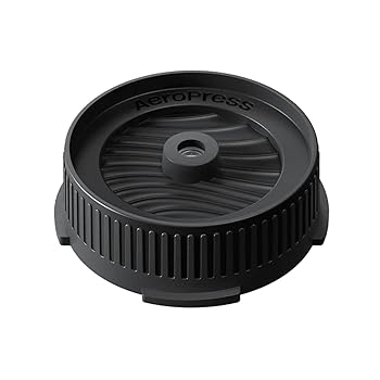 【中古】AeroPress フローコントロールフィルターキャップ、液だれしないフィルターキャップ、AeroPressポータブルエスプレッソスタイルのコーヒーメーカー用、特殊メソッドコーヒーメーカー。【メーカー名】【メーカー型番】【ブランド名】【商品説明】AeroPress フローコントロールフィルターキャップ、液だれしないフィルターキャップ、AeroPressポータブルエスプレッソスタイルのコーヒーメーカー用、特殊メソッドコーヒーメーカー。当店では初期不良に限り、商品到着から7日間は返品を 受付けております。お問い合わせ・メールにて不具合詳細をご連絡ください。他モールとの併売品の為、完売の際はキャンセルご連絡させて頂きます。中古品の商品タイトルに「限定」「初回」「保証」「DLコード」などの表記がありましても、特典・付属品・帯・保証等は付いておりません。電子辞書、コンパクトオーディオプレーヤー等のイヤホンは写真にありましても衛生上、基本お付けしておりません。※未使用品は除く品名に【import】【輸入】【北米】【海外】等の国内商品でないと把握できる表記商品について国内のDVDプレイヤー、ゲーム機で稼働しない場合がございます。予めご了承の上、購入ください。掲載と付属品が異なる場合は確認のご連絡をさせて頂きます。ご注文からお届けまで1、ご注文⇒ご注文は24時間受け付けております。2、注文確認⇒ご注文後、当店から注文確認メールを送信します。3、お届けまで3〜10営業日程度とお考えください。4、入金確認⇒前払い決済をご選択の場合、ご入金確認後、配送手配を致します。5、出荷⇒配送準備が整い次第、出荷致します。配送業者、追跡番号等の詳細をメール送信致します。6、到着⇒出荷後、1〜3日後に商品が到着します。　※離島、北海道、九州、沖縄は遅れる場合がございます。予めご了承下さい。お電話でのお問合せは少人数で運営の為受け付けておりませんので、お問い合わせ・メールにてお願い致します。営業時間　月〜金　11:00〜17:00★お客様都合によるご注文後のキャンセル・返品はお受けしておりませんのでご了承ください。0