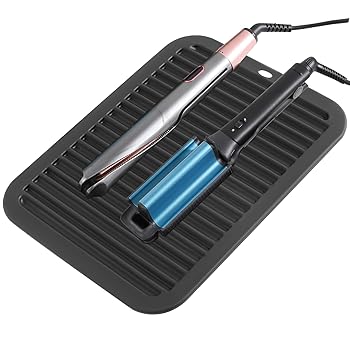 【中古】【未使用】シリコン耐熱マット ヘアアイロン用 大型 耐熱パッド 11.8 x 9インチ 安全&耐久性【メーカー名】【メーカー型番】【ブランド名】Tucnoeu ヘアストレートナー, キッチン ストア 【商品説明】シリコン耐熱マット ヘアアイロン用 大型 耐熱パッド 11.8 x 9インチ 安全&耐久性当店では初期不良に限り、商品到着から7日間は返品を 受付けております。お問い合わせ・メールにて不具合詳細をご連絡ください。他モールとの併売品の為、完売の際はキャンセルご連絡させて頂きます。中古品の商品タイトルに「限定」「初回」「保証」「DLコード」などの表記がありましても、特典・付属品・帯・保証等は付いておりません。電子辞書、コンパクトオーディオプレーヤー等のイヤホンは写真にありましても衛生上、基本お付けしておりません。※未使用品は除く品名に【import】【輸入】【北米】【海外】等の国内商品でないと把握できる表記商品について国内のDVDプレイヤー、ゲーム機で稼働しない場合がございます。予めご了承の上、購入ください。掲載と付属品が異なる場合は確認のご連絡をさせて頂きます。ご注文からお届けまで1、ご注文⇒ご注文は24時間受け付けております。2、注文確認⇒ご注文後、当店から注文確認メールを送信します。3、お届けまで3〜10営業日程度とお考えください。4、入金確認⇒前払い決済をご選択の場合、ご入金確認後、配送手配を致します。5、出荷⇒配送準備が整い次第、出荷致します。配送業者、追跡番号等の詳細をメール送信致します。6、到着⇒出荷後、1〜3日後に商品が到着します。　※離島、北海道、九州、沖縄は遅れる場合がございます。予めご了承下さい。お電話でのお問合せは少人数で運営の為受け付けておりませんので、お問い合わせ・メールにてお願い致します。営業時間　月〜金　11:00〜17:00★お客様都合によるご注文後のキャンセル・返品はお受けしておりませんのでご了承ください。0