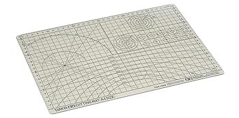 【中古】【未使用】タミヤ クラフトツールシリーズ No.56 カッティングマット A4サイズ/ベージュ プラモデル用工具 74056