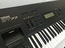 【メーカー名】ヤマハ YAMAHA 【メーカー型番】SY77【ブランド名】ヤマハ YAMAHA 掲載画像は全てイメージです。実際の商品とは色味等異なる場合がございますのでご了承ください。【 ご注文からお届けまで 】・ご注文　：ご注文は24時間受け付けております。・注文確認：当店より注文確認メールを送信いたします。・入金確認：ご決済の承認が完了した翌日よりお届けまで2〜7営業日前後となります。　※海外在庫品の場合は2〜4週間程度かかる場合がございます。　※納期に変更が生じた際は別途メールにてご確認メールをお送りさせて頂きます。　※お急ぎの場合は事前にお問い合わせください。・商品発送：出荷後に配送業者と追跡番号等をメールにてご案内致します。　※離島、北海道、九州、沖縄は遅れる場合がございます。予めご了承下さい。　※ご注文後、当店よりご注文内容についてご確認のメールをする場合がございます。期日までにご返信が無い場合キャンセルとさせて頂く場合がございますので予めご了承下さい。【 在庫切れについて 】他モールとの併売品の為、在庫反映が遅れてしまう場合がございます。完売の際はメールにてご連絡させて頂きますのでご了承ください。【 初期不良のご対応について 】・商品が到着致しましたらなるべくお早めに商品のご確認をお願いいたします。・当店では初期不良があった場合に限り、商品到着から7日間はご返品及びご交換を承ります。初期不良の場合はご購入履歴の「ショップへ問い合わせ」より不具合の内容をご連絡ください。・代替品がある場合はご交換にて対応させていただきますが、代替品のご用意ができない場合はご返品及びご注文キャンセル（ご返金）とさせて頂きますので予めご了承ください。【 中古品ついて 】中古品のため画像の通りではございません。また、中古という特性上、使用や動作に影響の無い程度の使用感、経年劣化、キズや汚れ等がある場合がございますのでご了承の上お買い求めくださいませ。◆ 付属品について商品タイトルに記載がない場合がありますので、ご不明な場合はメッセージにてお問い合わせください。商品名に『付属』『特典』『○○付き』等の記載があっても特典など付属品が無い場合もございます。ダウンロードコードは付属していても使用及び保証はできません。中古品につきましては基本的に動作に必要な付属品はございますが、説明書・外箱・ドライバーインストール用のCD-ROM等は付属しておりません。◆ ゲームソフトのご注意点・商品名に「輸入版 / 海外版 / IMPORT」と記載されている海外版ゲームソフトの一部は日本版のゲーム機では動作しません。お持ちのゲーム機のバージョンなど対応可否をお調べの上、動作の有無をご確認ください。尚、輸入版ゲームについてはメーカーサポートの対象外となります。◆ DVD・Blu-rayのご注意点・商品名に「輸入版 / 海外版 / IMPORT」と記載されている海外版DVD・Blu-rayにつきましては映像方式の違いの為、一般的な国内向けプレイヤーにて再生できません。ご覧になる際はディスクの「リージョンコード」と「映像方式(DVDのみ)」に再生機器側が対応している必要があります。パソコンでは映像方式は関係ないため、リージョンコードさえ合致していれば映像方式を気にすることなく視聴可能です。・商品名に「レンタル落ち 」と記載されている商品につきましてはディスクやジャケットに管理シール（値札・セキュリティータグ・バーコード等含みます）が貼付されています。ディスクの再生に支障の無い程度の傷やジャケットに傷み（色褪せ・破れ・汚れ・濡れ痕等）が見られる場合があります。予めご了承ください。◆ トレーディングカードのご注意点トレーディングカードはプレイ用です。中古買取り品の為、細かなキズ・白欠け・多少の使用感がございますのでご了承下さいませ。再録などで型番が違う場合がございます。違った場合でも事前連絡等は致しておりませんので、型番を気にされる方はご遠慮ください。