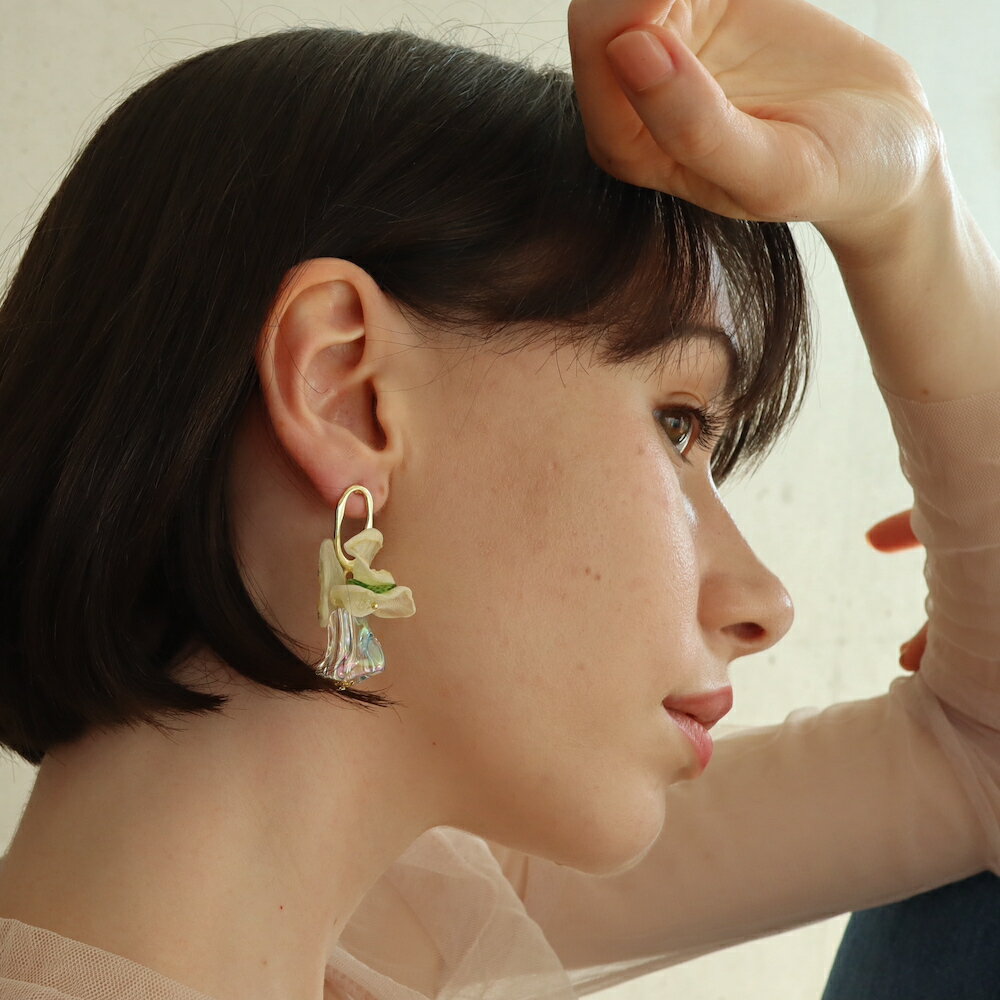 【クリアランス1000円均一SALE 1650円→1100円】　P042　ピアス　大ぶり　フェミニン　チュール　ガーゼ　お花　フラワー　アンティーク調　デザイン　ギフト　プレゼント　女性　レディース　ajiro　accessory 3skのサムネイル