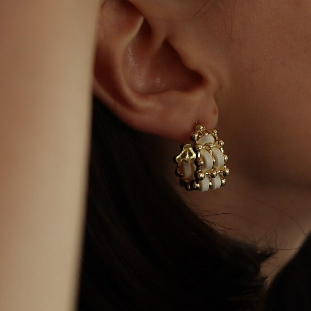 P044 ピアス 大ぶり フープ ホワイト ブラック ギフト プレゼント 女性 レディース ジュエリー プチプラ おしゃれ ajiro 4ak 5ak