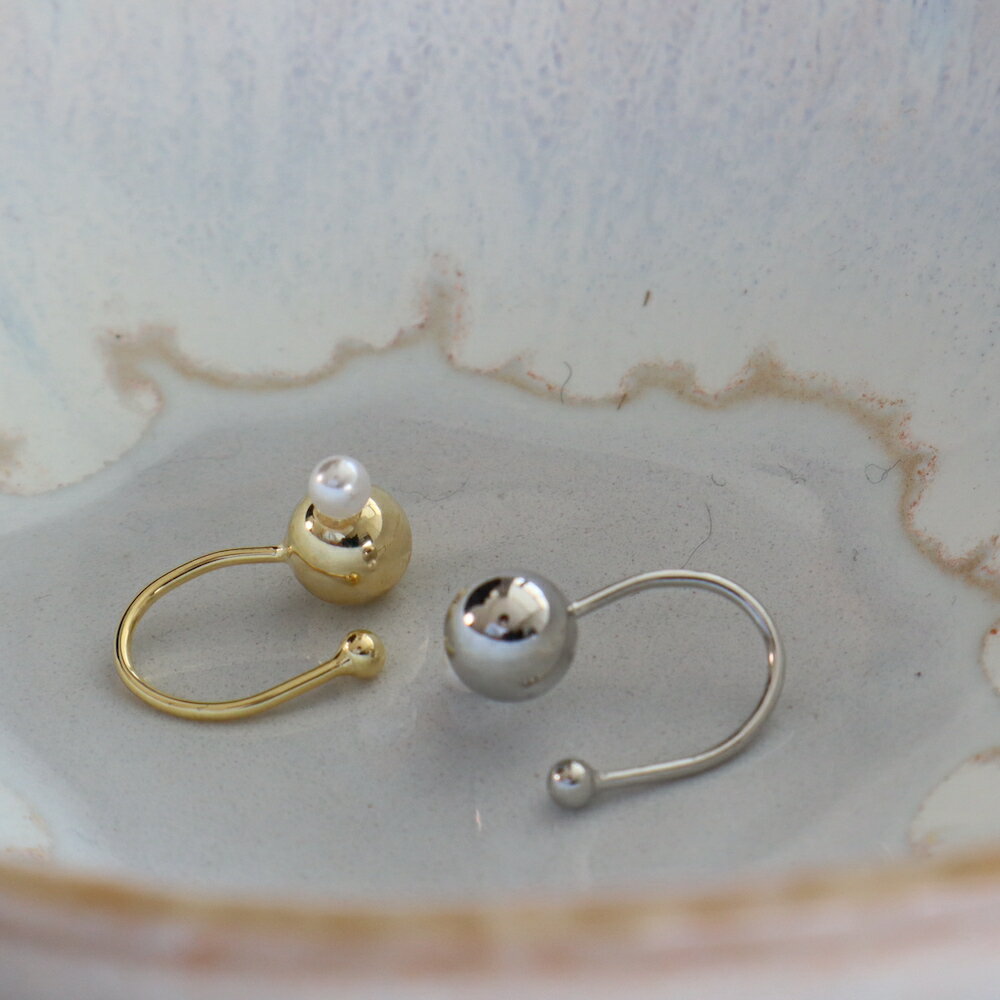 C012 イヤーカフ パール イヤカフ イヤーカフス ゴールド シルバー ボール 片耳 おしゃれ ギフト プレゼント 女性 レディース フリーサイズ バリュー ...