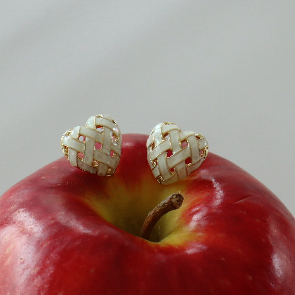 P192 ピアス イヤリング 大振り ハート ホワイト カジュアル ゴールド ギフト プレゼント 女性 レディース おしゃれ ajiro accessory 4...