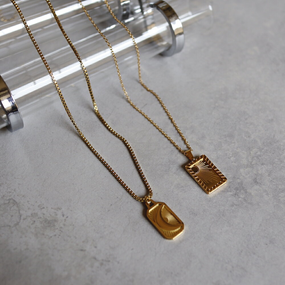 N081 ネックレス　シンプル　太陽　月　ペンダント　モチーフ　プレート　チェーン　サージカルステンレス　デザイン ゴールド レディース　女性　ギフト　プレゼント　デイリー　アレルギー対応　金アレ対応 ajiroのサムネイル