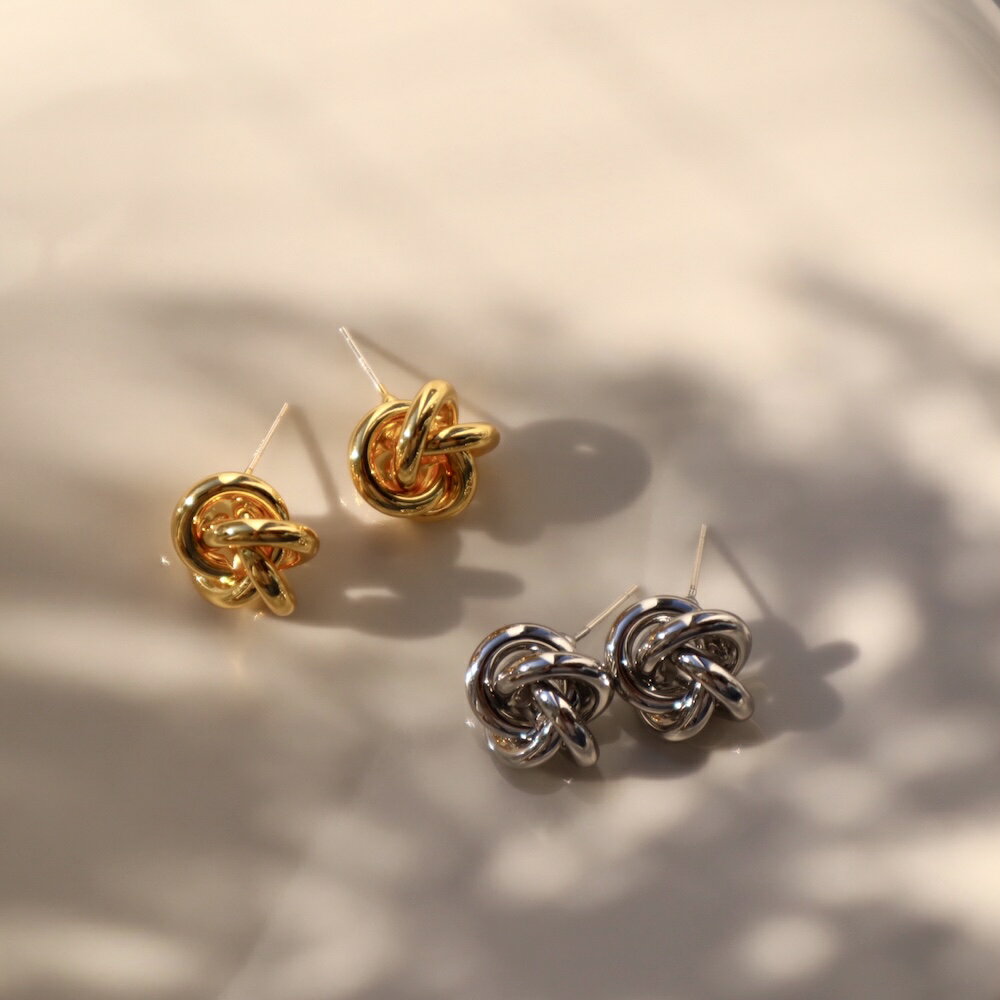 P334 ピアス　結び目　ノット　ギフト　プレゼント　女性　レディース　上品　結婚式　お呼ばれ　ゴールド　シルバー　おしゃれ　ajiroのサムネイル