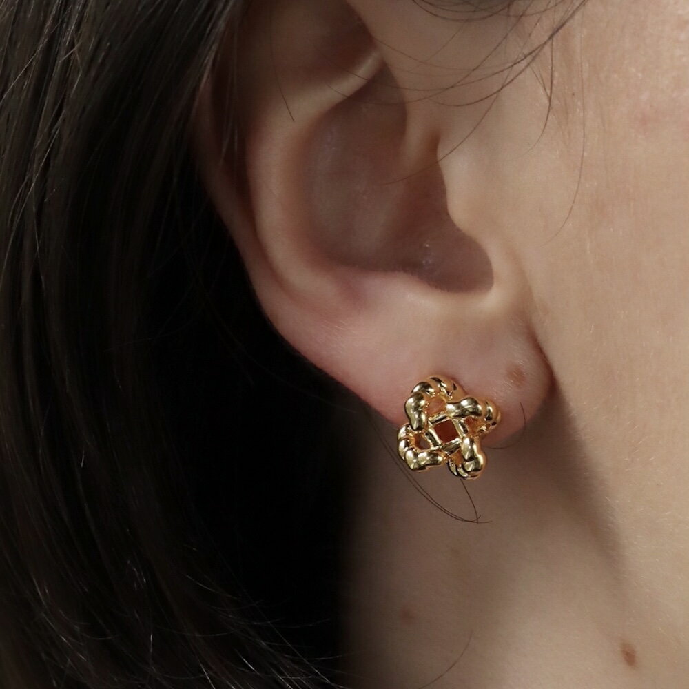 P337 ピアス 結び シルバー ゴールド シンプル ユニーク 結び目 高見え デザイン ギフト プレゼント おしゃれ カジュアル 女性 レディース acces...