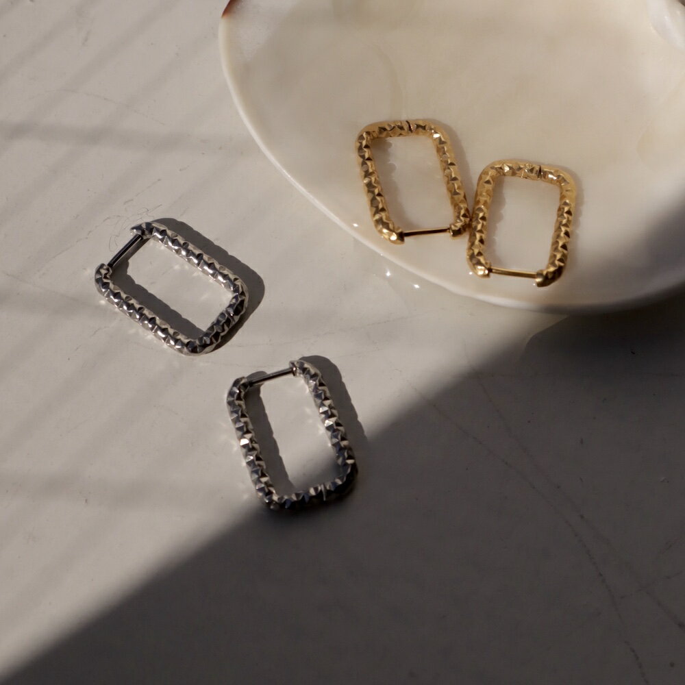 P402 ピアス サージカルステンレス ゴールド シルバー フープ スクエア キャッチレス 付けっぱなし 金属アレルギー対応 カット ギフト プレゼント シンプ...